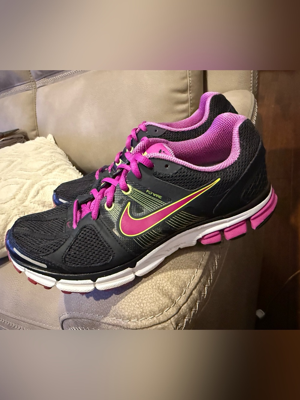 Nike Air Pegasus 28 Women’s Sz 9 Black Pink Volt Running Shoes 443802-053